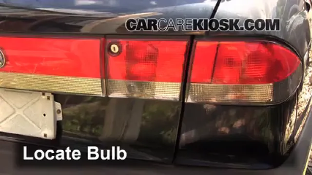 1996 Saab 900 SE Turbo 2.0L 4 Cyl. Turbo Convertible (2 Door) Éclairage Feu clignotant arrière (remplacer l'ampoule)